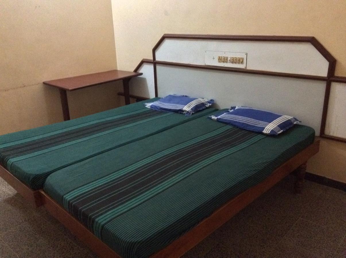 Sakthi Lodge Dharapuram Bagian luar foto